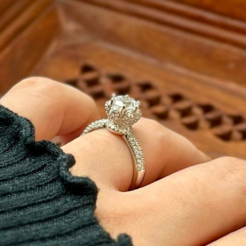 Adjustable Solitaire Pop-up Ring